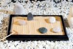 Zen Garten mit Steinen, schwarz aus Holz  19 x 26 cm